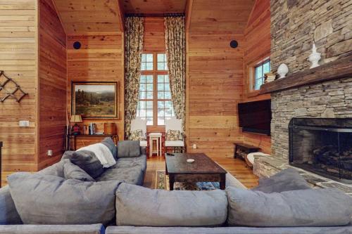 Creek House in Sapphire, USA