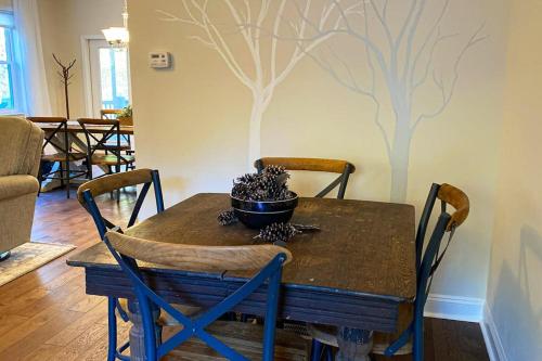 Creekside Farmhouse in Hendersonville, USA