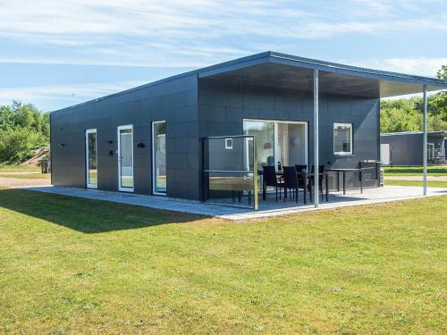 4 star holiday home in Ringkøbing – khách sạn tại Hee