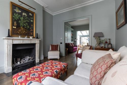 Charlwood Place by onefinestay - main image