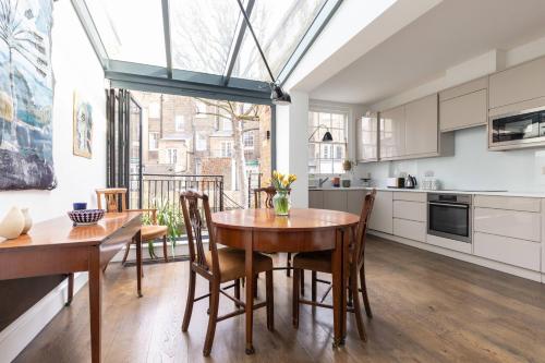 Charlwood Place by onefinestay - image 4