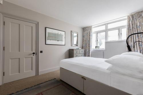 Charlwood Place by onefinestay - image 12