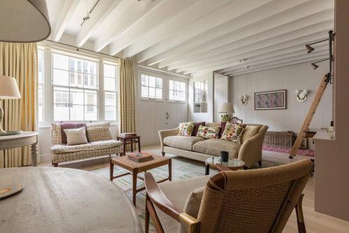 Cranley Mews VI - image 5