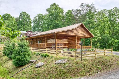 4 Bed 3 Bath Vacation home in Bryson City, Брайсон-Сити