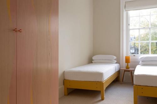 Canonbury Park North II - image 11