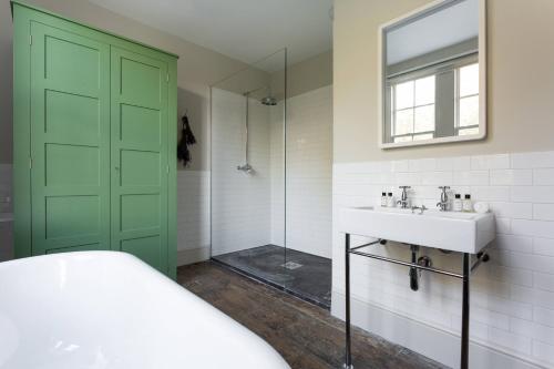 Canonbury Park North II - image 10