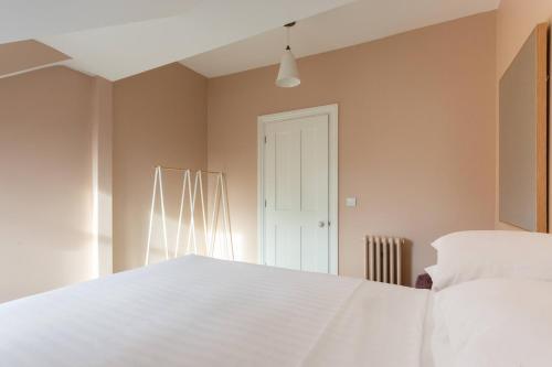 Canonbury Park North II - image 6