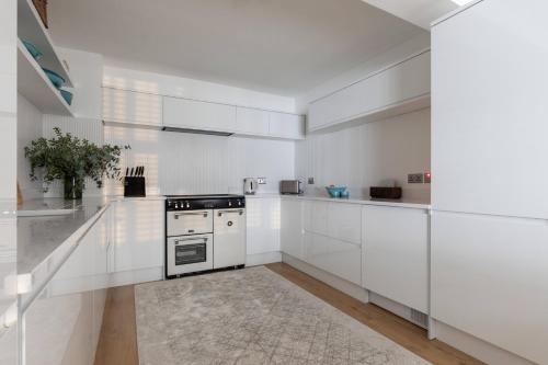 Canning Place Mews - image 4