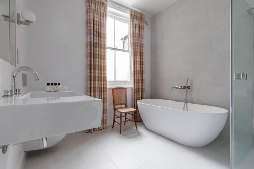 Radipole Road IV by onefinestay - image 11