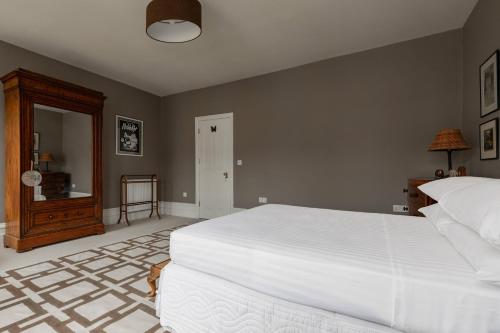 Radipole Road IV by onefinestay - image 13