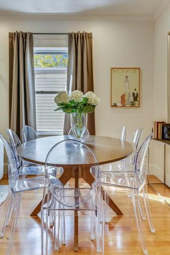 Modern Boston Condo near T - image 2