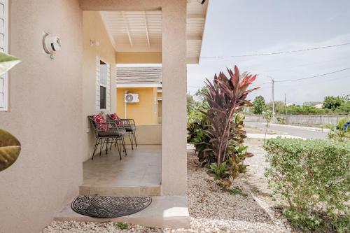 Balcony/terrace, BellaRose at Colbeck ,Gated with Pool, Stylishly modern in Old Harbour