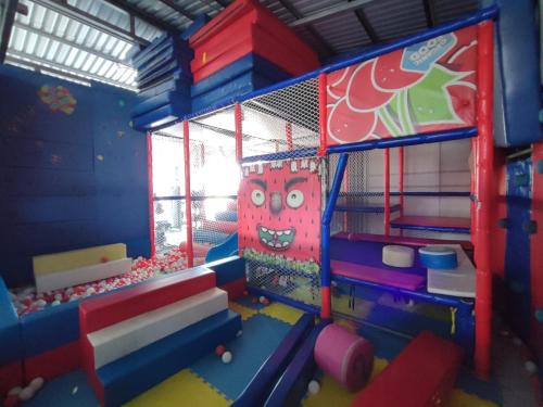 Viva Park, SJO Airport La Guacima, 5 people in Guacima Arriba