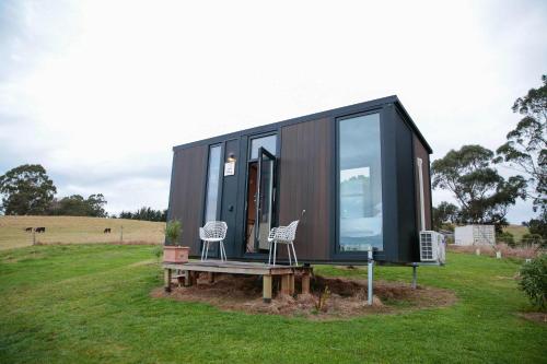 Bayview Paradise by Tiny Away in Diamond Harbour