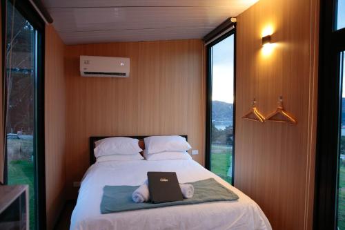 Bayview Paradise by Tiny Away in Diamond Harbour