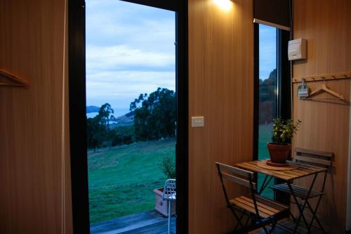Bayview Paradise by Tiny Away in Diamond Harbour