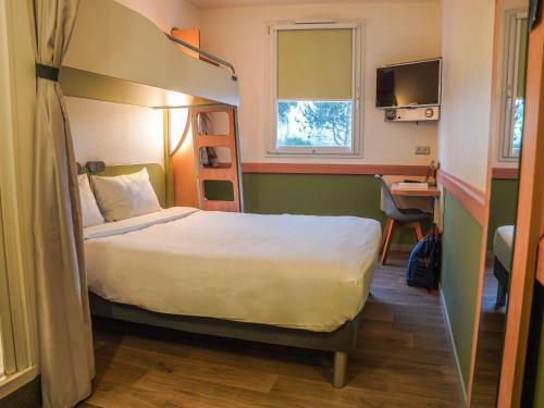 ibis budget Bayeux Room Type - Double Room with Bunk Bed