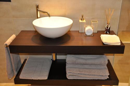 CHARMING COMO - Apartment downtown in the pedestrian area with 2 double bedrooms and 2 complete bathrooms a spacious living room and full equipped kitchen, Комо (фото 8)