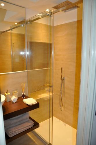 CHARMING COMO - Apartment downtown in the pedestrian area with 2 double bedrooms and 2 complete bathrooms a spacious living room and full equipped kitchen, Комо (фото 9)