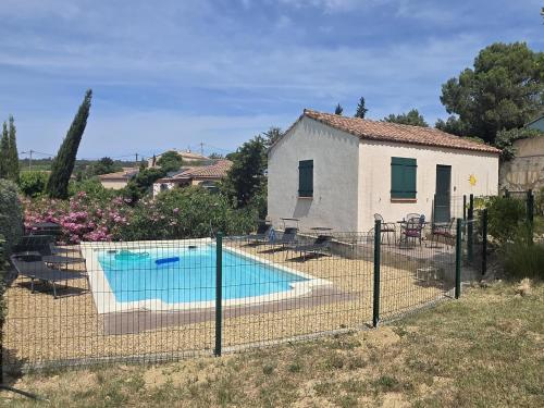 Peldbaseins, Relaxing Retreat Near Minerve in Aigne