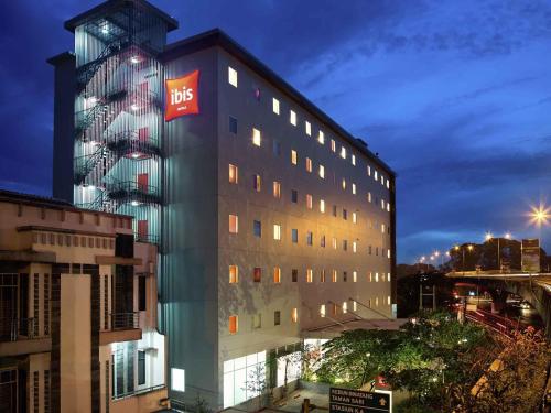 Pemandangan luar, ibis Bandung Pasteur Hotel in Bandung