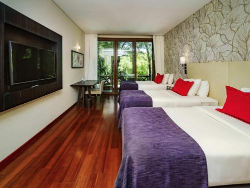 3 twin beds