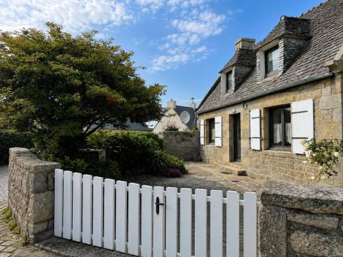 Maison bretonne au centre du village - 4 pers. - FR-1-542-81 – khách sạn tại Trebeurden