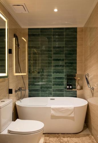 room detail thumbnail 2