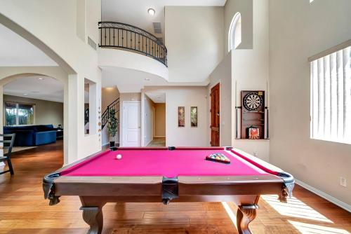 Gated King-Suite Villa W Pool Table & Fireplace! in Tarzana