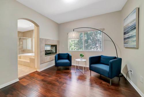 Gated King-Suite Villa W Pool Table & Fireplace! in Tarzana