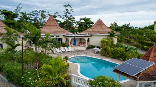 Whistling Villa Runaway Bay – khách sạn tại Belleair