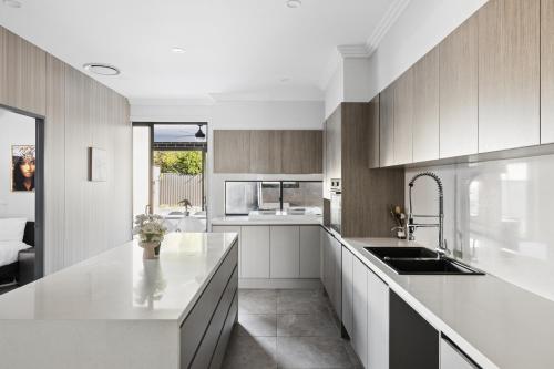 Ensuite Bathroom Comfort Double Bed at Central Cabramatta in Warwick Farm