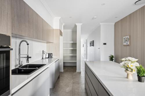 Ensuite Bathroom Comfort Double Bed at Central Cabramatta in Warwick Farm