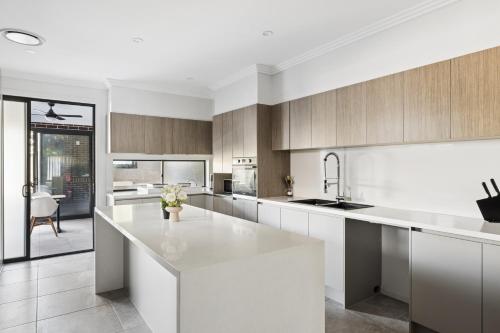 Ensuite Bathroom Comfort Double Bed at Central Cabramatta in Warwick Farm