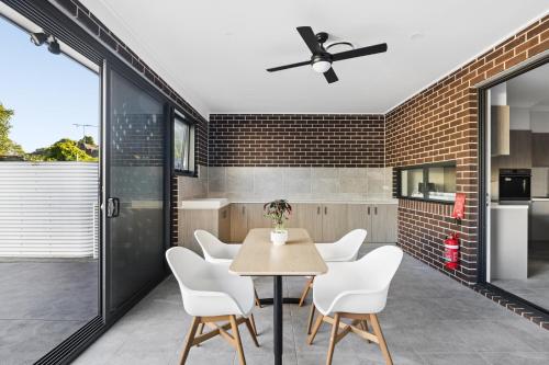 Ensuite Bathroom Comfort Double Bed at Central Cabramatta in Warwick Farm