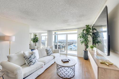 Nautical 2 Bedroom with Beautiful Ocean Views