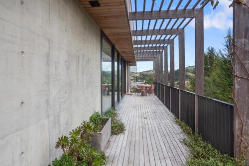 Balcony/terrace, The Rise - Private Sauna, Sea & Mountain Views in Tairua