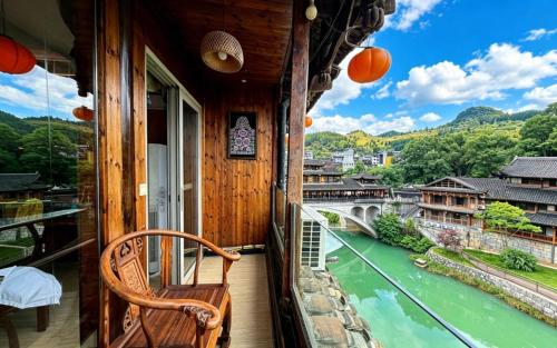 Huaqianshu Theme Inn 高铁免费接站或送站一次 in Xiangxi