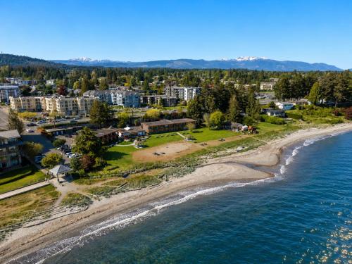Sea Edge Beachside Hotel in Parksville