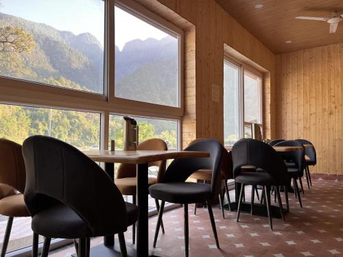 Restaurant, Hotel Dev Darshan in Uttarkashi
