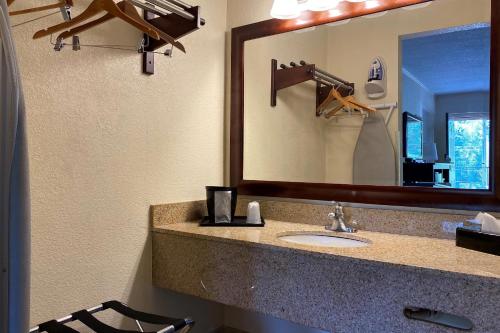 Econo Lodge in Forest City, USA