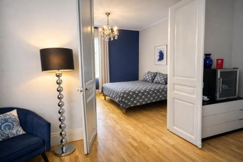 Suite Yves Klein - proche gare et centre-ville- entrée privée - Pension de famille - Remiremont