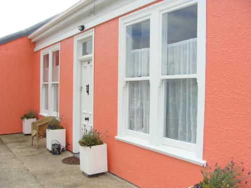 Oamaru Pink Cottage