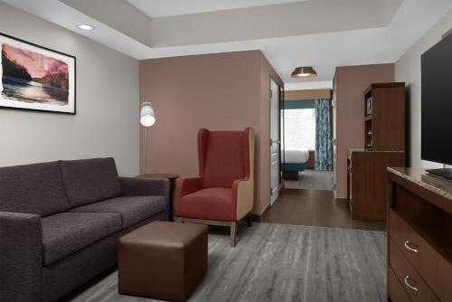 1 king bed, 1 sofa bed