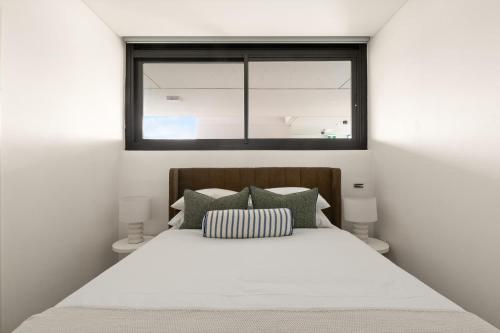 Luxury Apartment with Iconic Tamarama Views - image 2
