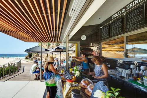 Luxury Apartment with Iconic Tamarama Views - image 7