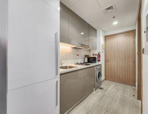 Vacant Nests - Big Terrace - 10 Minute To Downtown Dubai - image 2
