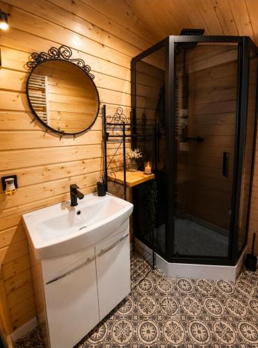 Drewniany Zakątek z sauną i jacuzzi (Drewniany Zakatek z sauna i jacuzzi) in Lochow