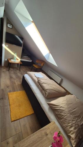 2 twin beds