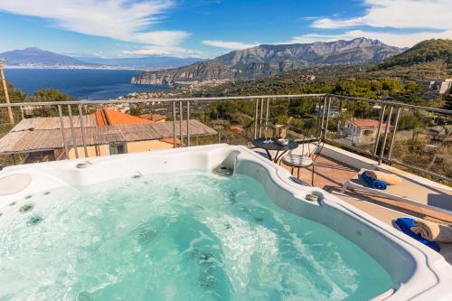 Villa Rosa private Jacuzzi with sea view